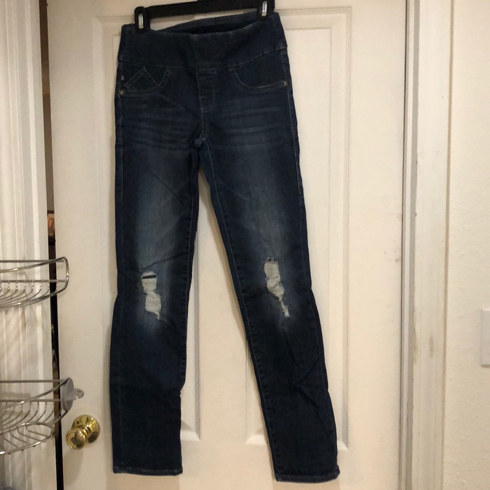 Rock & republic size 4 distressed jeans